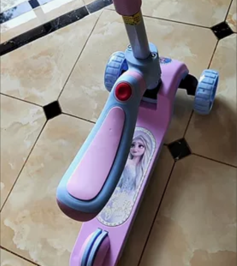 全新迪士尼儿童滑板车3-6-12岁宝宝平衡...