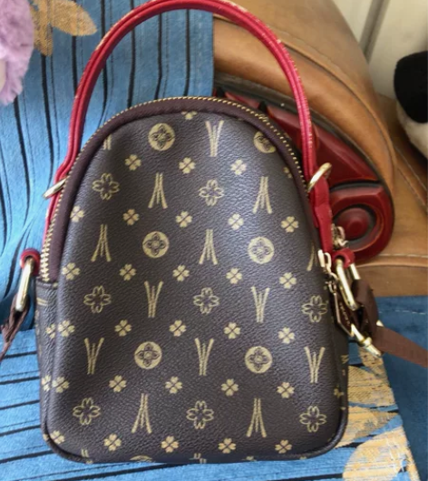 女士小挎包，闲置出售。 感兴趣的话点“我想...