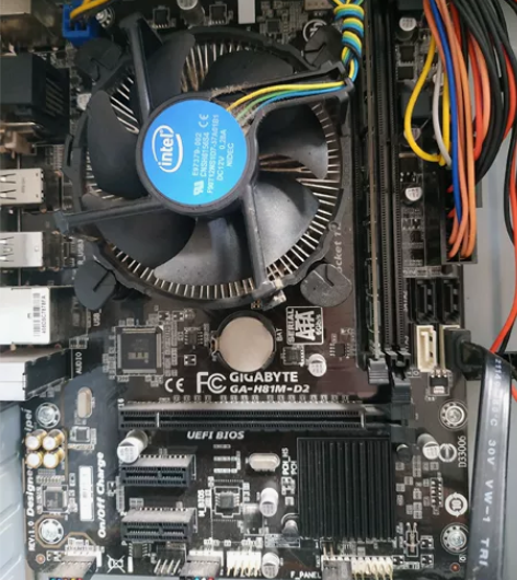 技嘉h81m-d2 主板100元，i3-4...