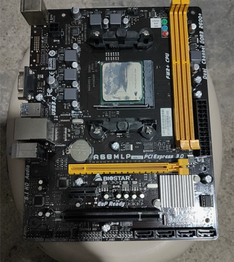 映泰A68主板，FM2+接口，有USB3....