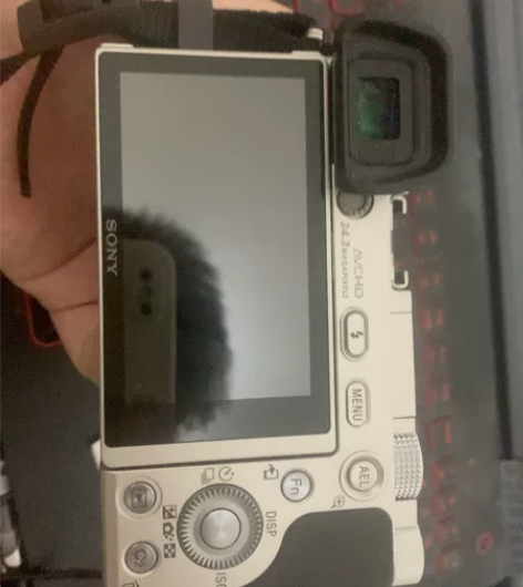 索尼a6000微单甩卖,就用过两次,几乎全...