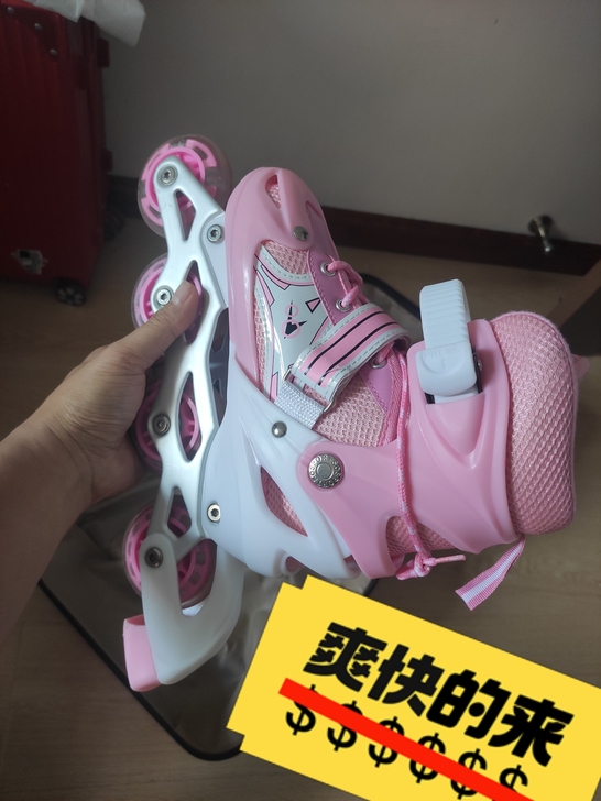 低价出儿童轮滑鞋，孩子试玩几次，所有小配件...