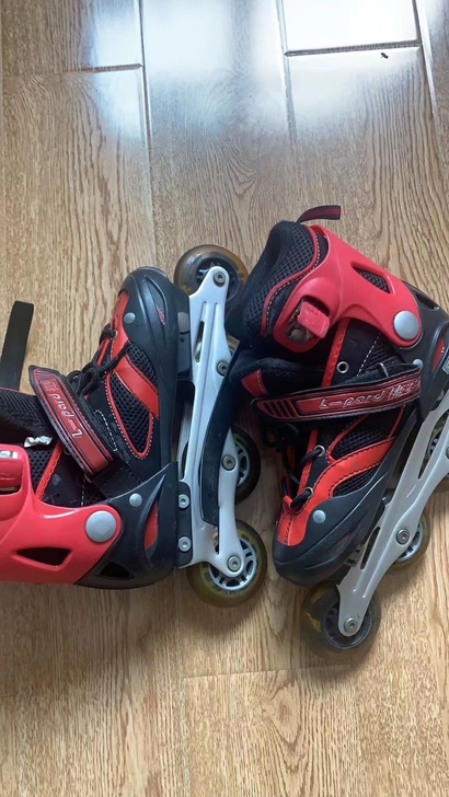 单排轮滑旱冰鞋