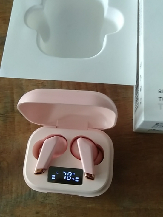 森麦真无线蓝牙耳板。续航能力好，音质非常好...
