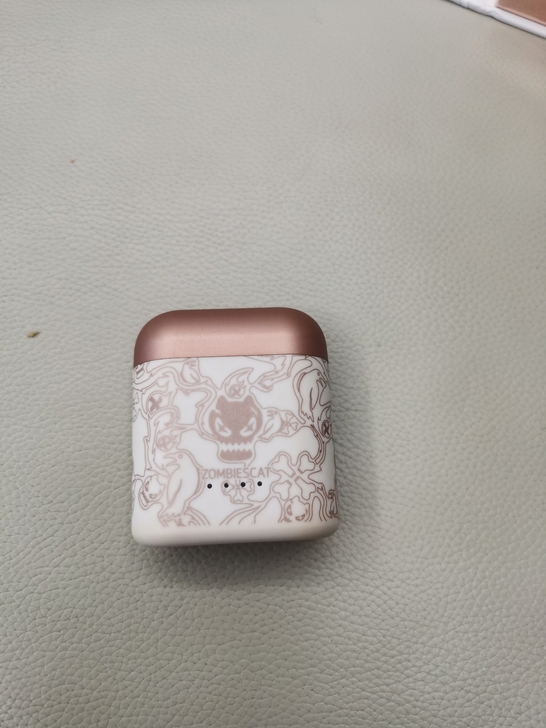 森麦萌奇魔鬼猫ZCT3蓝牙耳机充电仓一个。...