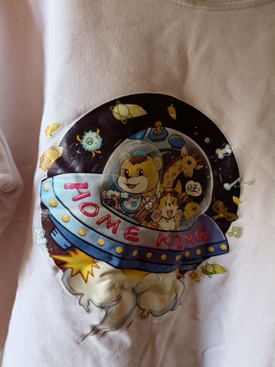 正品,白色卫衣,好搭配衣服。宽松舒适。