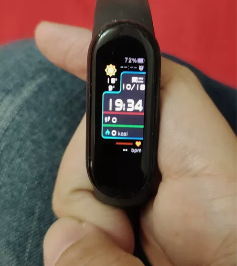 智能手环小米手环5，带充电线橙色如图，几乎...