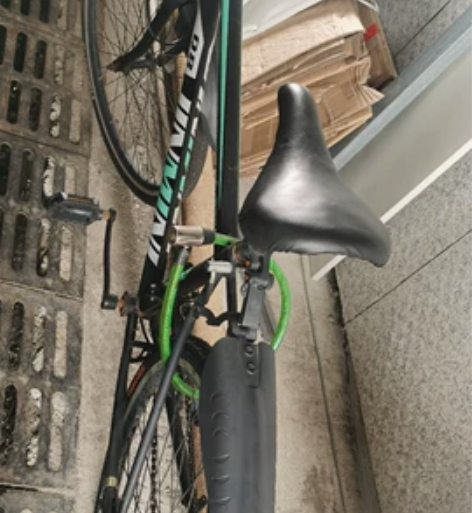 二手自行车 26寸 车在鞍山街与德胜路交汇...