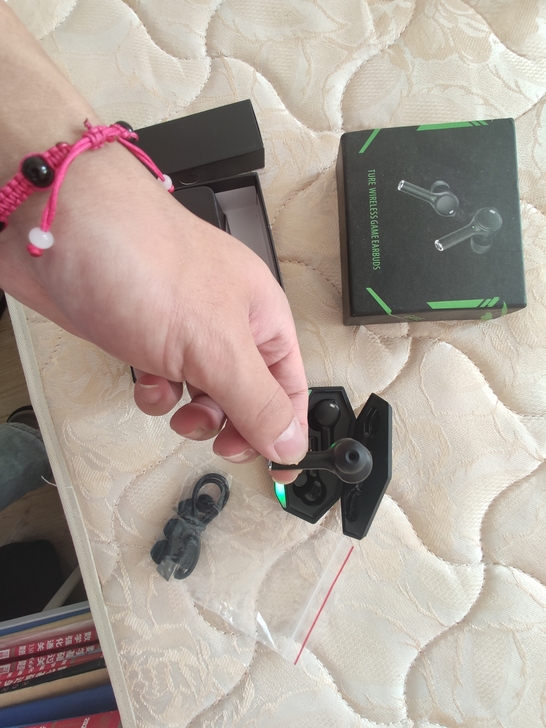 游戏耳机，秒连接，延迟低，有音乐和游戏两种...