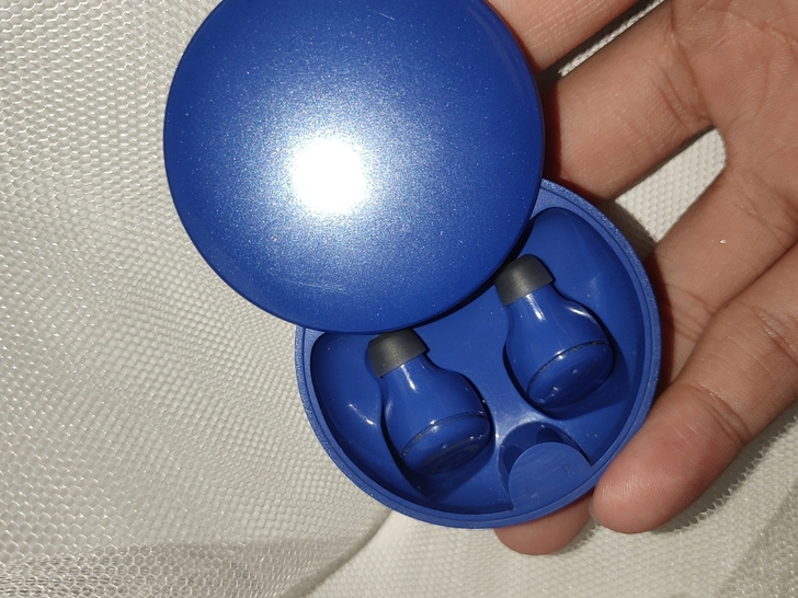 漫威联名蓝牙耳机 用了一年 音质啥的都还可以