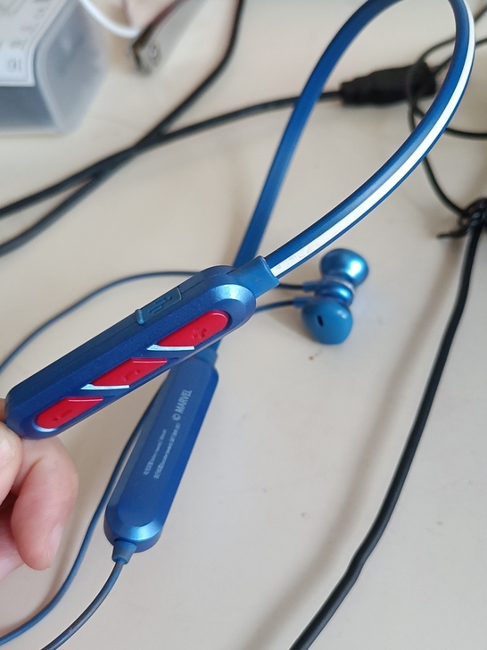 漫威复仇者联盟美队挂脖式运动耳机