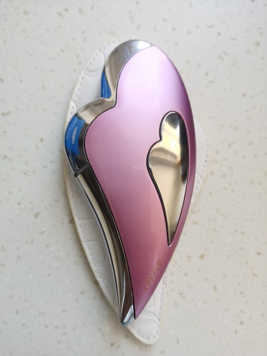 caxaup美容仪，全套包装，购于日本。