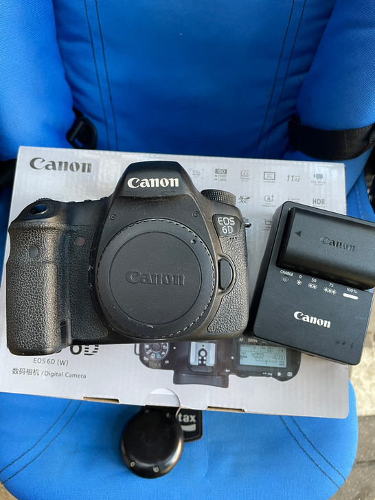 佳能6d单机，包装齐全，有充电器，电池，背...