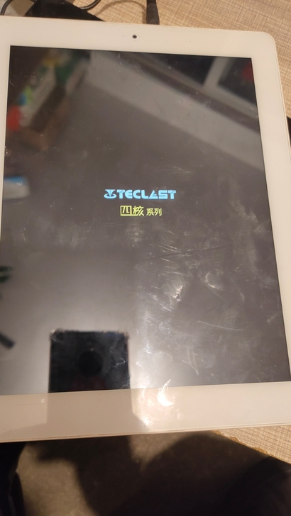 出一台台电平板电脑,型号是P98HD,成色...