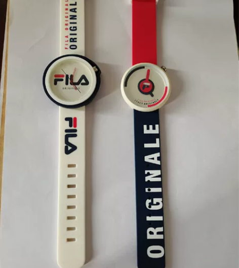 出两个斐乐fila手表，没戴过几次，一个8...