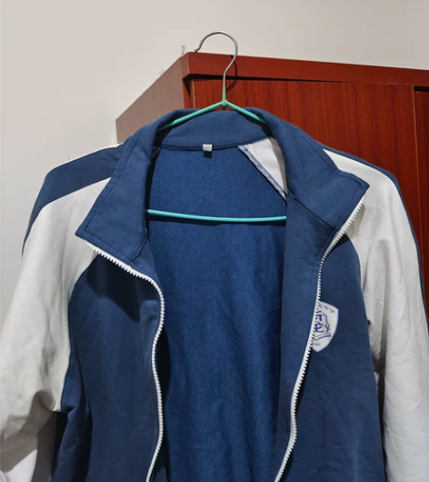 校服运动服一套 五成新 尺码165 闲置不...