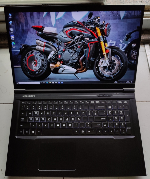 机械革命 深海泰坦X3  17.3寸游戏本