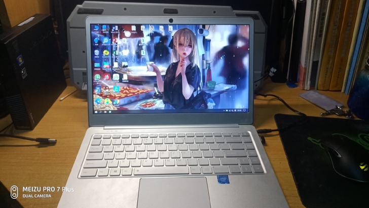 英特尔超极本，轻薄本，妹妹原来看网课的笔记...