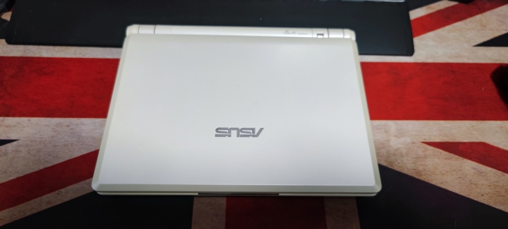 老古董了  华硕EEE PC900 上网本...