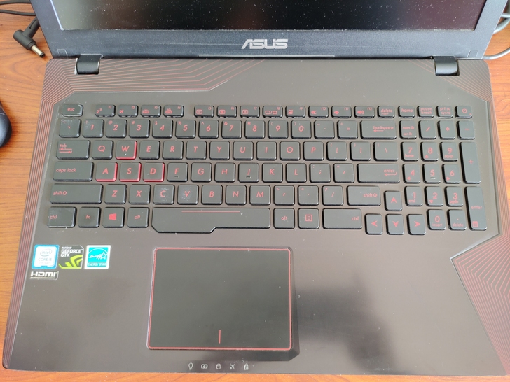 华硕飞行堡垒，gtx1050ti显卡游戏本