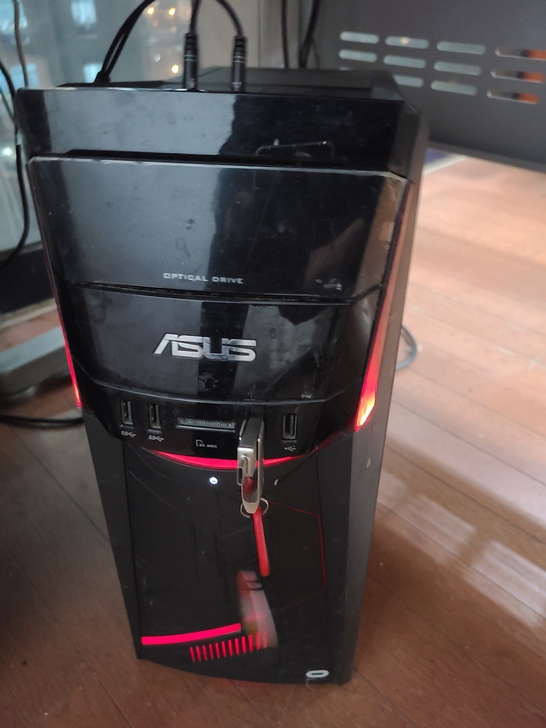 华硕（ASUS）G11飞行堡垒 台式游戏电...