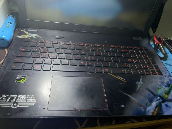 华硕飞行堡垒 更换过固态 键盘两个键用不了...