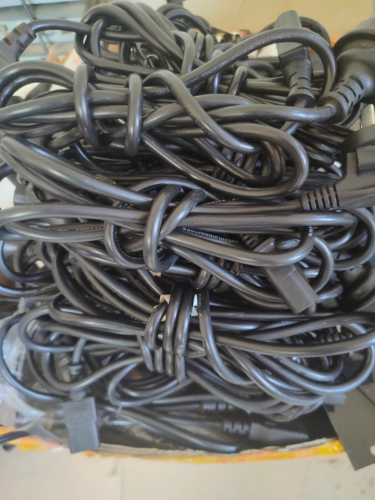 电脑主机电源线，交换机电源，