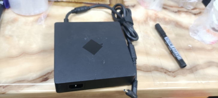 二手惠普330w小兰口，用于暗影精灵5.6...