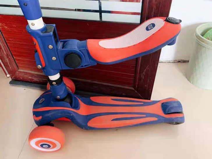 斯威品牌正品 带座椅 可调节滑板车，防侧翻...