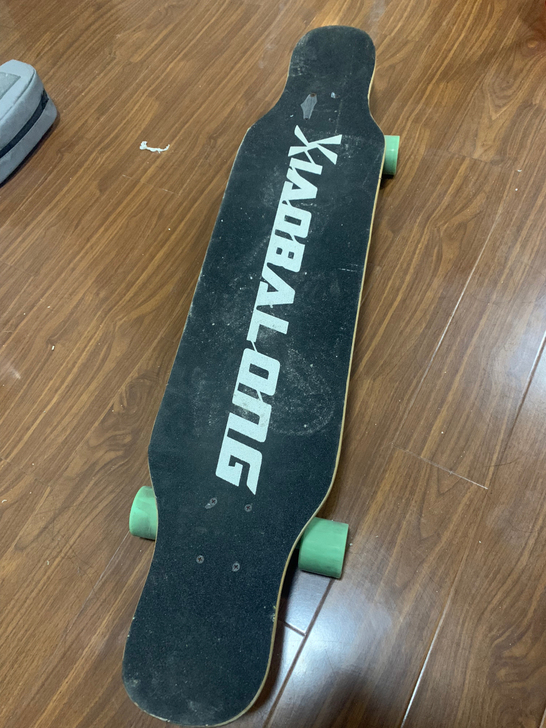 滑板闲置 ，没用过几次闲置了，不会玩