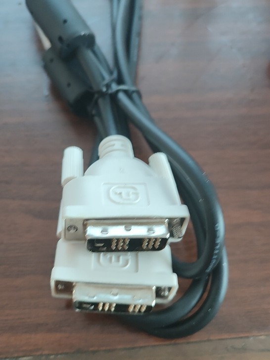 dvi线和VGA线，6块一根，不包邮