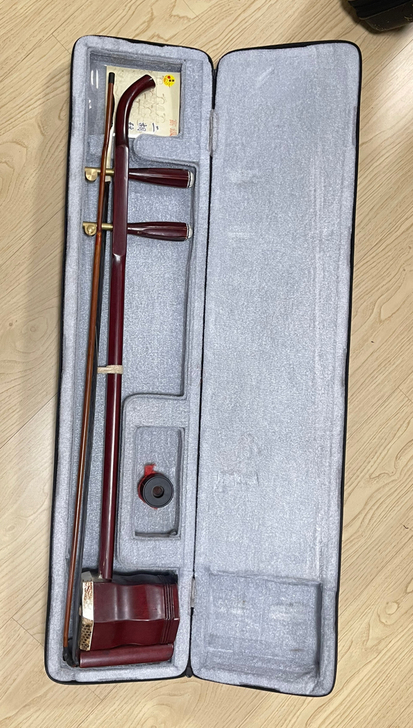 初学者二胡 小朋友学校民乐团一起买的 现在...