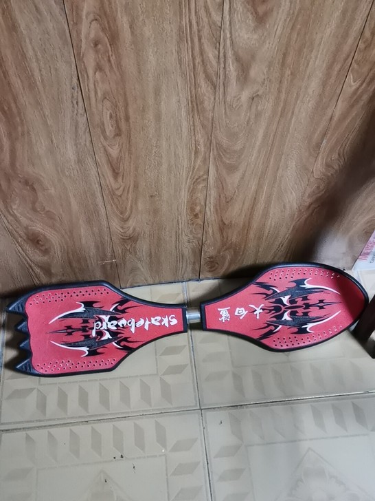 轮滑板 只限临河区自提 新旧见图 不接受线...