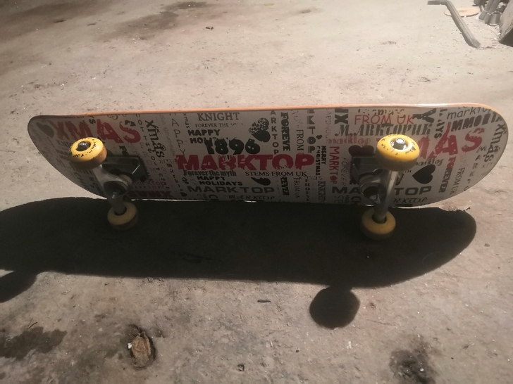 闲置滑板，同城自提优惠，八九成新，使用不多