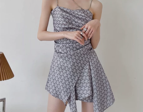 2021夏季法式又纯又欲名媛无袖吊带不规则...