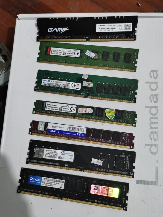 3根8G，4根4G.台式电脑内存，有要打包...