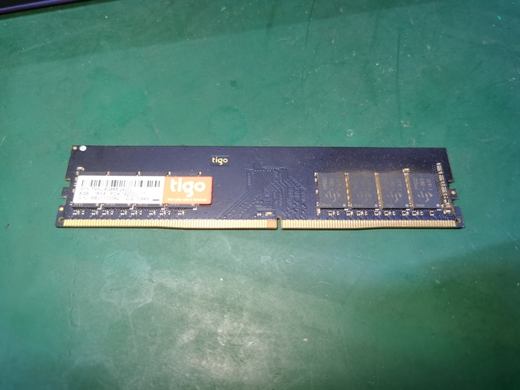 金泰克8g DDR4 2400台式机电脑主...