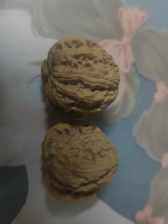 3.8滴野狼上面有一点点小破皮，不影响变色...