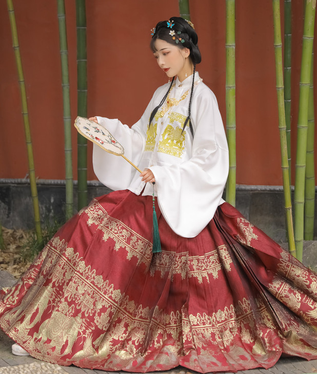 玉术马原创汉服女飞象明制织金马面