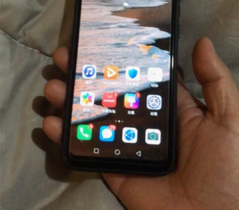 华为畅享10e成色不好换过原装屏，很流畅，...