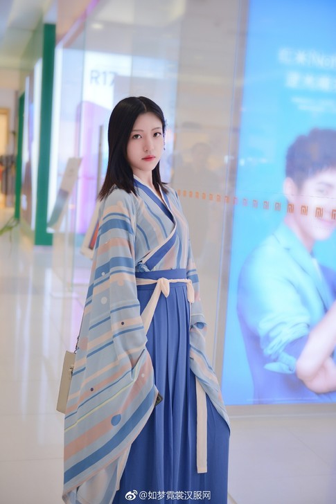 如梦霓裳调笑令