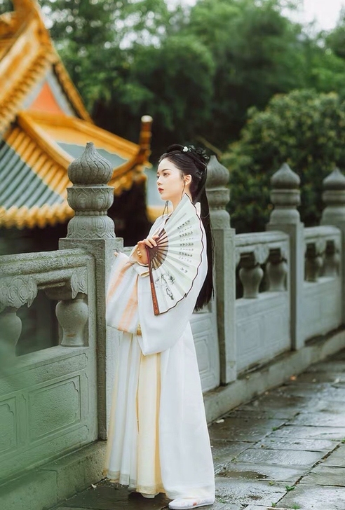 花朝记正版汉服，忍冬藤。买来仅试穿，有吊牌...