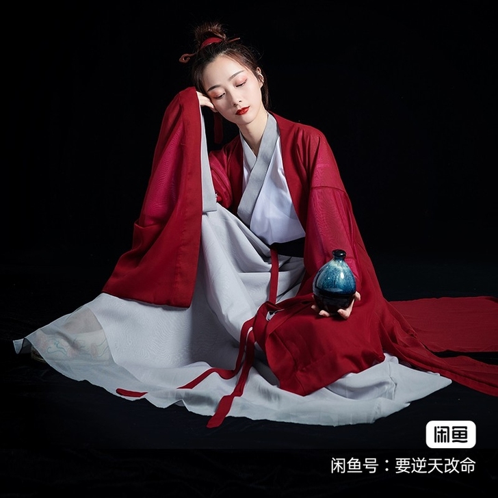 给女儿买来演话剧穿了一次，成色好，四件套，...