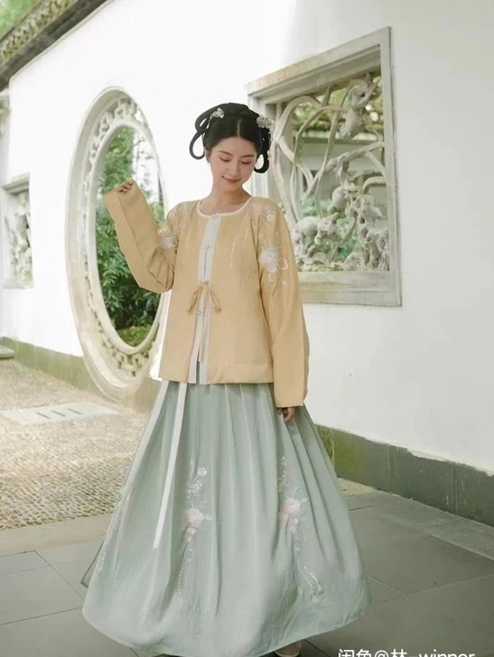 【袅袅】倾杯序原创圆领对襟直袖短袄齐腰袄裙...