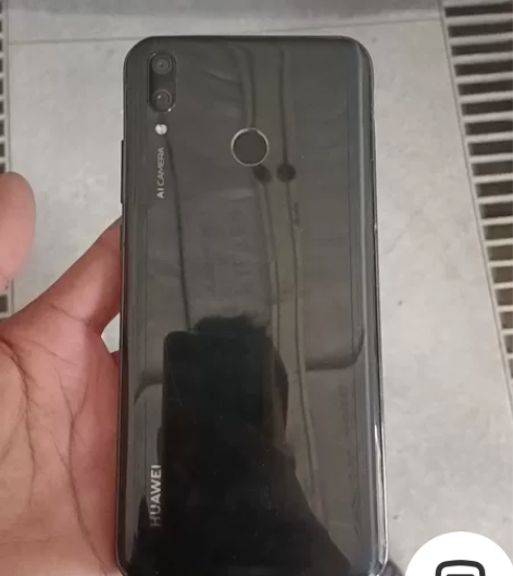 华为畅享9plus   碎了点屏幕，其他完...