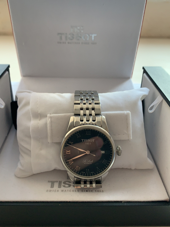 天梭手表，戴过半年，另赠送一副皮质表带