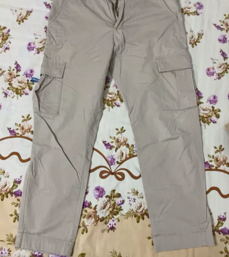 A21卡其色休闲裤 感兴趣的话点“我想要”...