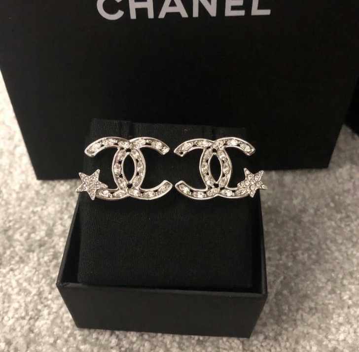 香奈儿Chanel 银色钻石logo双c星...