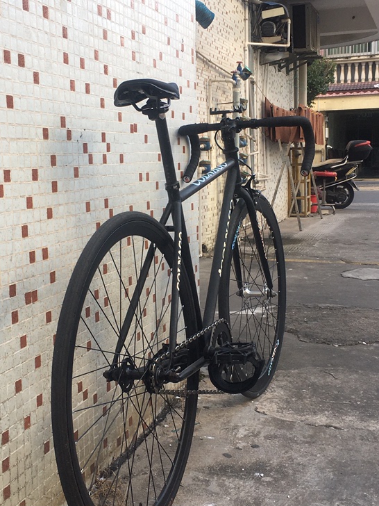固齿死飞，在抖音上无意间看到了公路车，就爱...