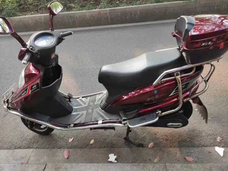 闲置电瓶车,有需要的联系,5个大电瓶